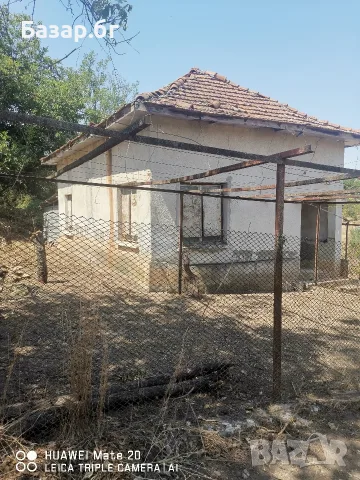 Изгодно се продава парцел с гредоредна къща в с. Мраморен, обл. Враца