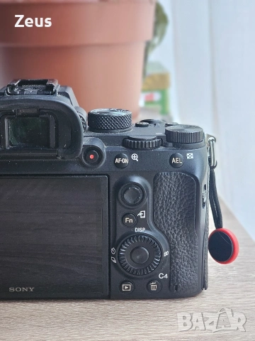 Фотоапарат Sony A7III, снимка 5 - Фотоапарати - 54631242