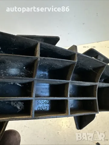Конзола за задна броня дясна страна за Toyota Avensis 1.6 D4D (2016) 52562-05071 OEM, снимка 2 - Части - 55571293