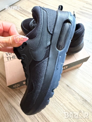 Оригинални нови маратонки NIKE AIR MAX MOTIF! 35,5 н