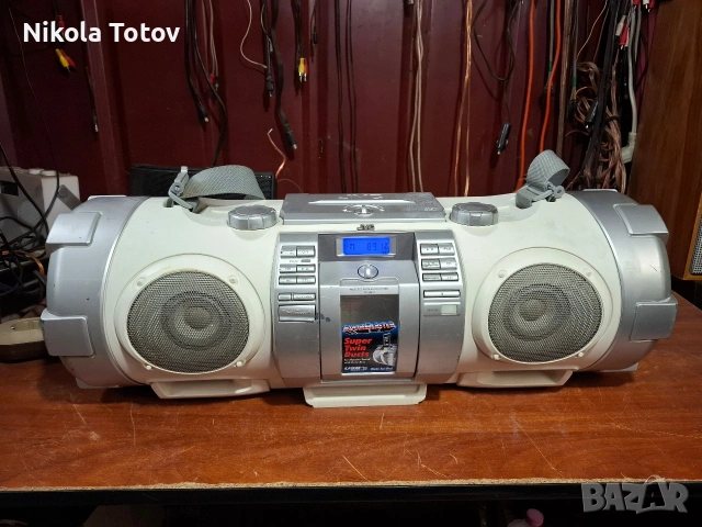 Продава се туба JVC RV-NB51W. 