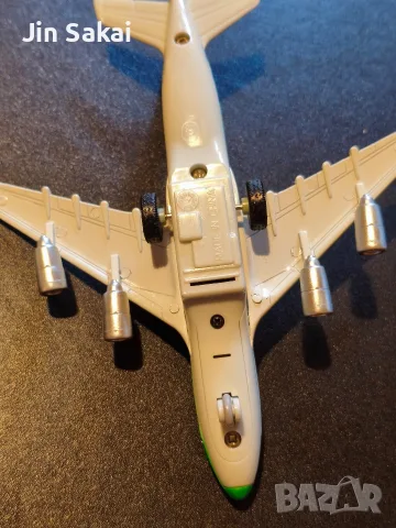 Модели на самолетчета Airbus A 380, снимка 12 - Влакчета, самолети, хеликоптери - 55316033