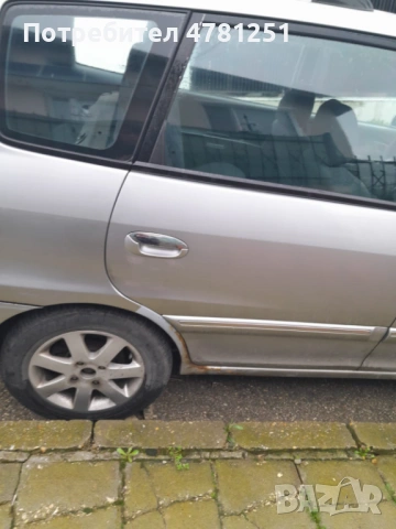 Kia Carens 2.0 CRDI, снимка 4 - Автомобили и джипове - 54015079