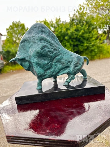 Масивна бронзова скулптура "Бик" Пикасо (Picasso) със зелена патина върху мрамор, 3.3 кг