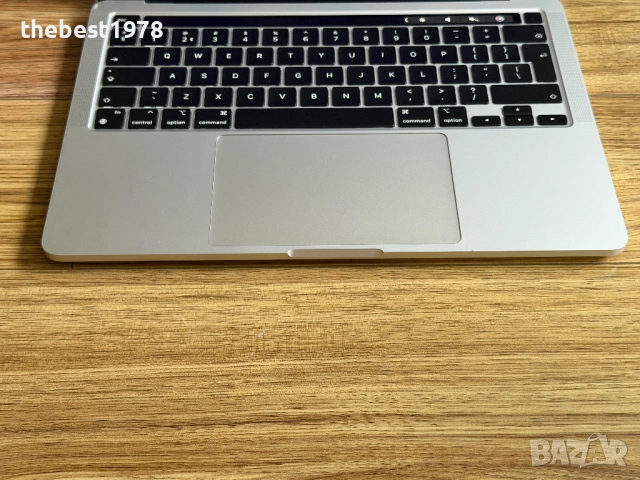MacBook Pro 13 M1`8 Cpu/8 Gpu/16GB RAM/256GB SSD/Бат 18ч, снимка 2 - Лаптопи за игри - 54527219
