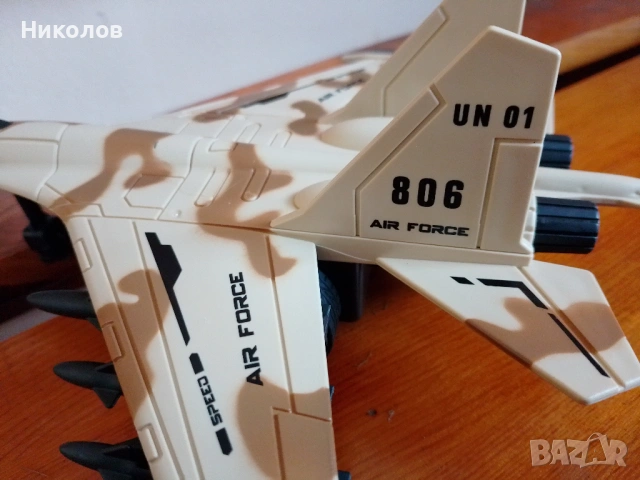 Истребител "UN 01 806 AIR FORCE" "5€"!+Доставка!, снимка 3 - Влакчета, самолети, хеликоптери - 53975525