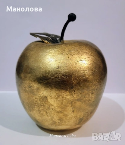 Пластика "Златната ябълка" на Павел и Марияна Пожарянови. 