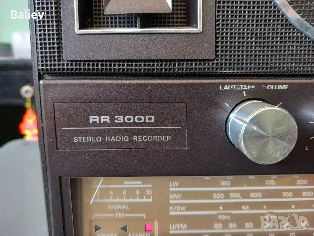 GRUNDIG RR 3000 радиокасетофон, снимка 12 - Радиокасетофони, транзистори - 55430819