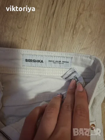 Бели къси дънки Bershka, снимка 3 - Дънки - 55409179