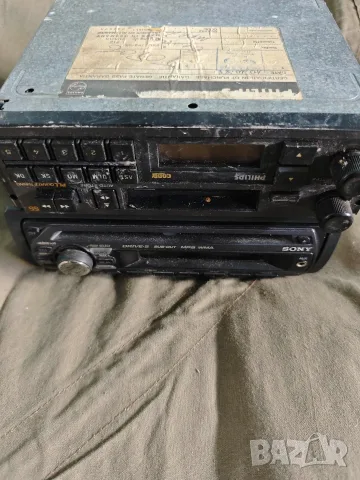 продавам стари касетофон чета за кола : Sony CDX-GT222 и Philips 775