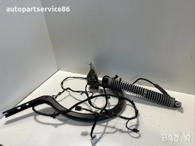 Задна дясна панта на багажника електрическа за BMW F10 F11 530Xd Sedan (2012)