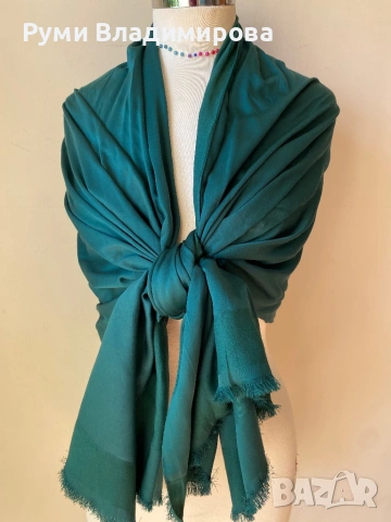 Тъмнозелен шал от сатен, снимка 2 - Шалове - 54357335