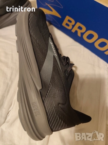 Чисто нови обувки brooks номера 47., снимка 10 - Маратонки - 55155132