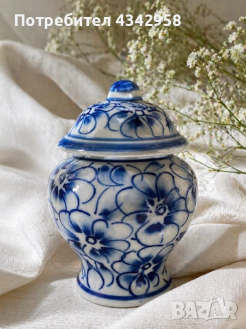 Винтидж порцеланова кутия/вазичка с капак – кобалт (1960-1980г.)