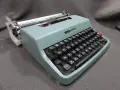 СТАРА РЕТРО ПОРТАТИВНА ПИШЕЩА МАШИНА OLIVETTI LETTERA 32 ITALY AZERTY, снимка 4