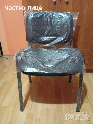 Чисто Нов посетителски стол черен.