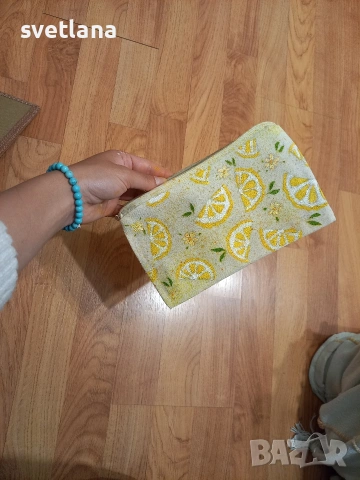 Ръчно рисувани и персонализирани несесери и четки за коса, снимка 3 - Подаръци за жени - 53785399