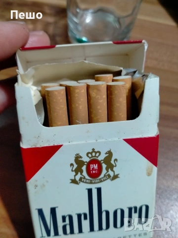 Отворена кутия Marlboro 