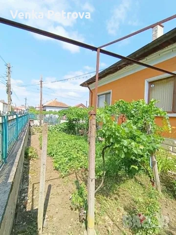 Продава се масивна едноетажна къща с гараж и лятна кухня в гр. Бяла Слатина, снимка 3 - Къщи - 55297248