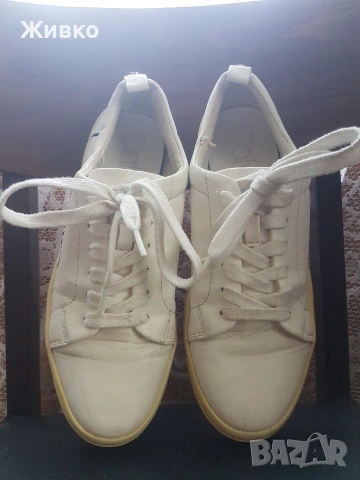 Продавам дамски маратонки Calvin Klein