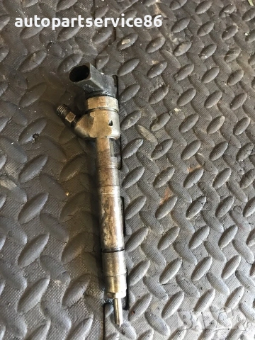 Горивен инжектор Bosch за Mercedes Sprinter 2.2 CDI (2000–2006) 0445110107