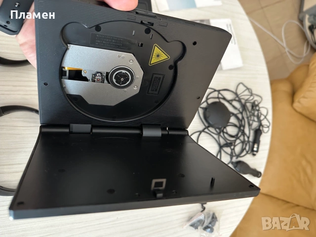 BMW DVD система с 2 екрана и слушалки за подглавниците, снимка 7 - Аксесоари и консумативи - 54708224