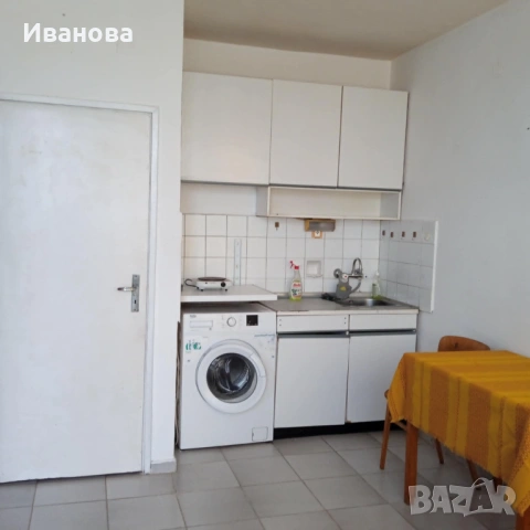 Самостоятелна боксониера в широк център на гр. Плевен - пл. Македони