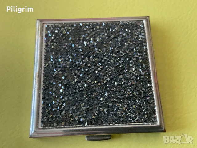 Kомпактно сгъваемо огледало “Swarovski Cristal Rocks”.