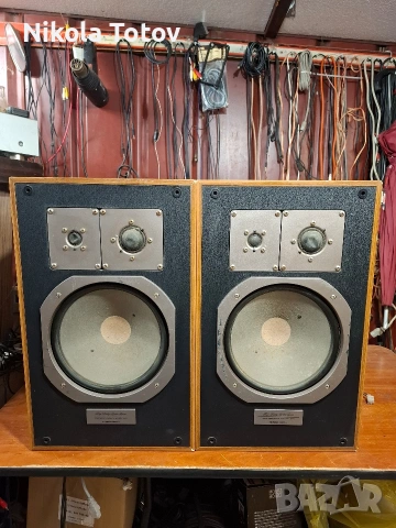 Продават се тонколони Grundig.