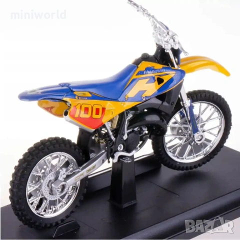 Husqvarna CR125 мотор - мащаб 1:18 на Welly моделът е нов в кутия, снимка 2 - Колекции - 54747375
