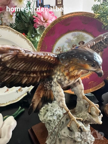 Порцеланова скулптура G. Armani Florence – Сокол, Италия, сертификат, снимка 8 - Декорация за дома - 54118168