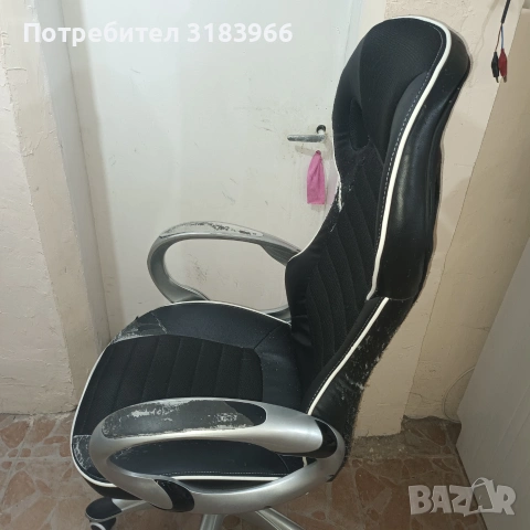 геймърски стол въртящ се на колела