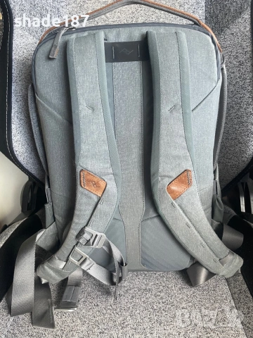 Голяма сива раница: Peak Design Everyday Backpack V2 (20L / 30L), снимка 4 - Чанти, стативи, аксесоари - 55012098
