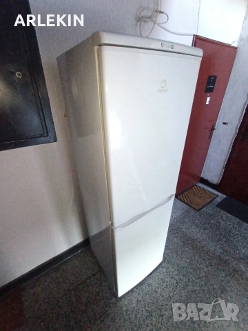 Хладилник с фризер Indesit, снимка 9 - Хладилници - 55063863