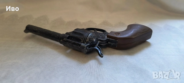МЕТАЛЕН РЕВОЛВЕР COLT PEACEMAKER С КАПСИ – РЕАЛЕН РАЗМЕР, снимка 10 - Колекции - 54834015