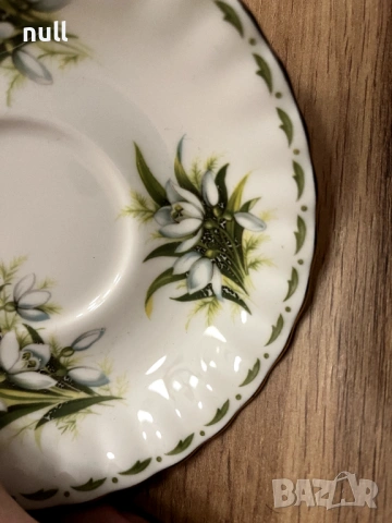 Чаша за чай/кафе Royal Albert January Flower of the Month, снимка 4 - Чаши - 54527418