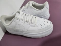 Бели Nike Court Vision Alta на платформа 38.5, снимка 3