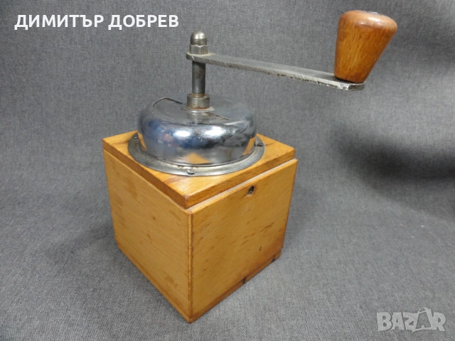 СТАРА РЕТРО ДЪРВЕНА МЕЛНИЦА ЗА КАФЕ РЪЧНА КАФЕМЕЛАЧКА, снимка 4 - Антикварни и старинни предмети - 54712657