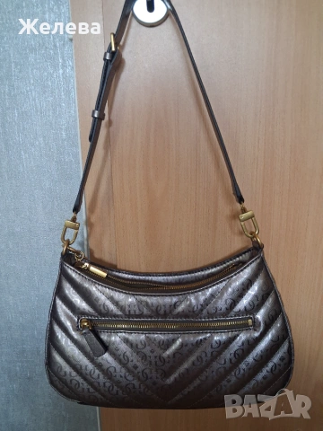 Чанта Guess средно голяма , снимка 3 - Чанти - 55241068