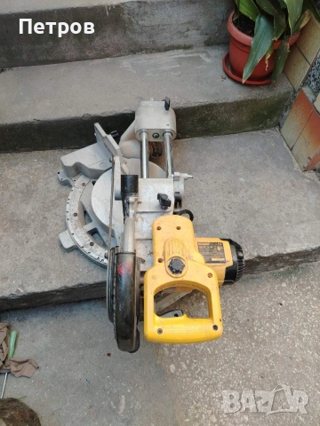 Потапящ циркуляр с герунг DeWalt, снимка 2 - Циркуляри - 54877636