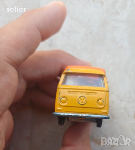 Това е класическа количка Matchbox Series No. 23 Volkswagen Camper, произведена от Lesney в Англия п
