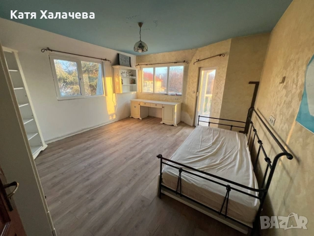Самостоятелна вила на два етажа с 5 спални , друга самостоятелна къща с 2 спални в м-ст Ален мак - г, снимка 10 - Къщи - 54702691