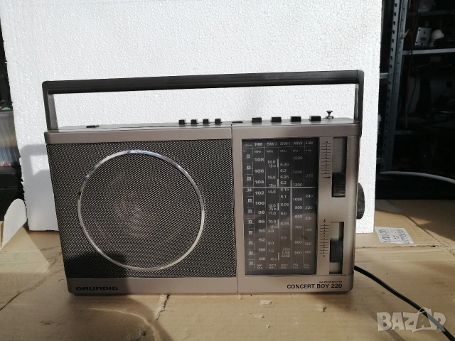 Радиоприемник GRUNDIG Concert Boy 220, снимка 5 - Радиокасетофони, транзистори - 54603139