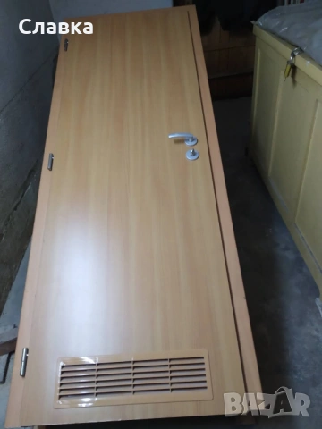 Продавам интериорна врата