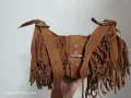 велурена чанта с ресни в кафяво, снимка 5