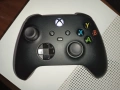 Xbox One S 500GB с 1 джойстик и диск, снимка 5