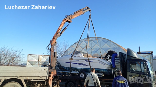 Транспорт с камион с кран и самосвал