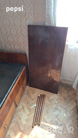 Подарявам диван легло ретро зякачалки стол маса табуретка куфари на веднъж, снимка 5 - Маси - 54737059