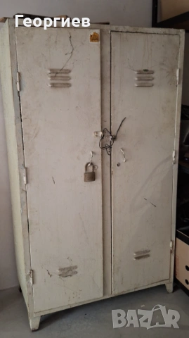 Метален шкаф за инструменти или дрехи