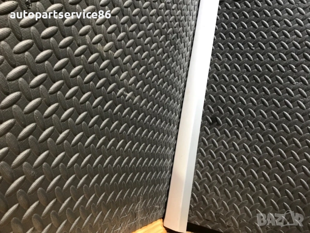 Фронтална лява декоративна лайстна Сребърен за врата за Mercedes C Class, W203 Coupe (2002) A2036902